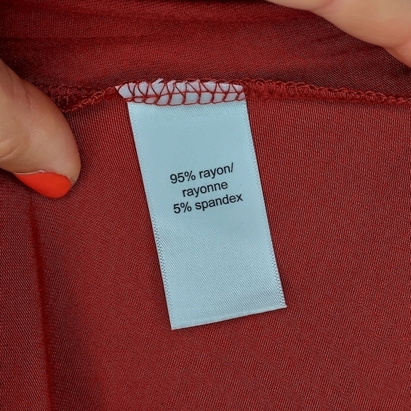 Maurices 24/7 tee high low hem short sleeve scoop neck crimson red maroon S - Picture 6 of 7